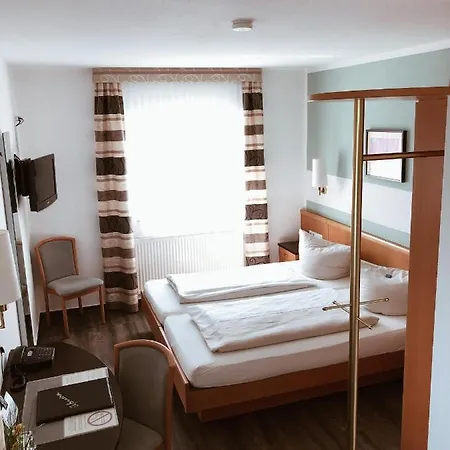 Pfennigskrug מלון 3*